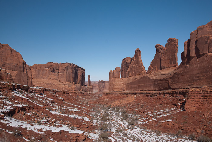 Park Avenue under clear skies, Arches National Park