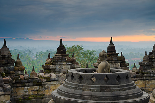 Buddha at dawn, Borobudur