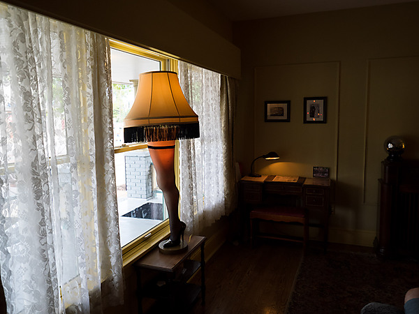 Leg Lamp ( A Major Award ) in Window