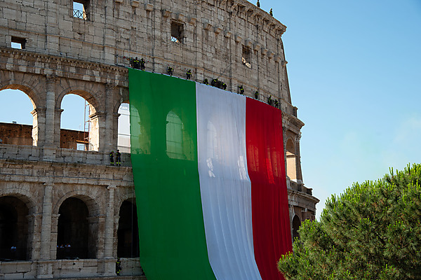 Italien Flag on the Colosseum