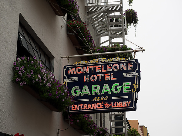 Monteleon Hotel Sign