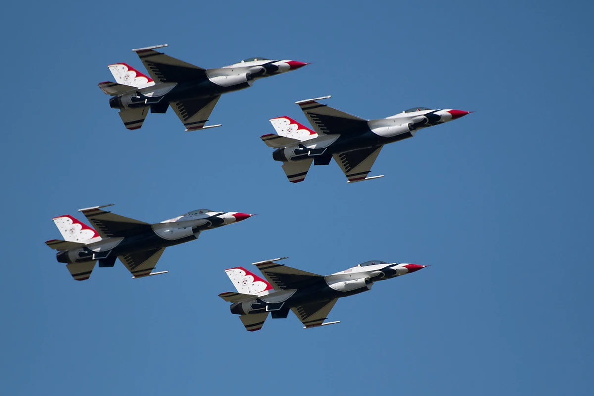 US Air Force Thunderbirds - Travis AFB - Wings Over Solano Airshow