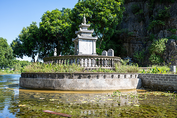 Tomb along Tam Coc River
