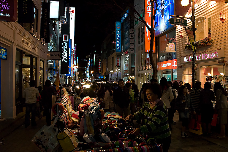  Myeong-dong night market 