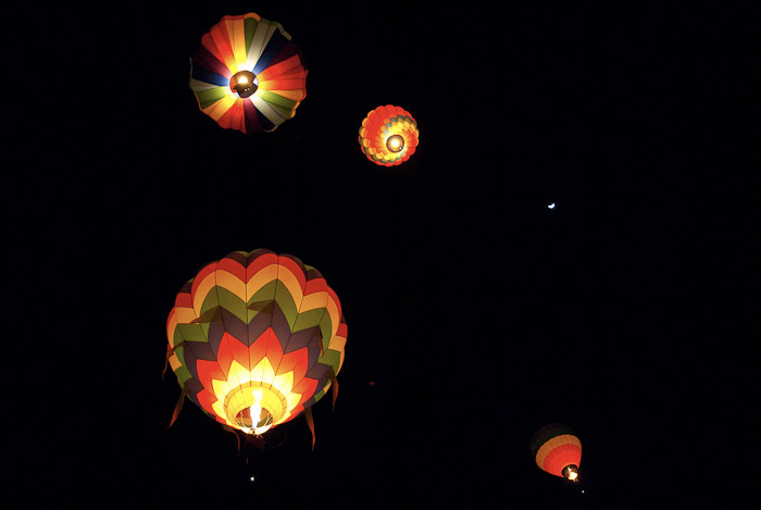 Simultaneous Glow in Flight